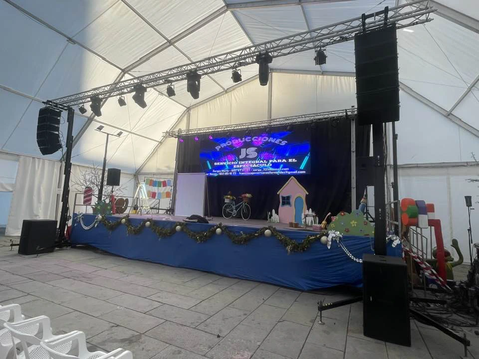 Ayer JS Audiovisuales estuvimos de nuevo en San Lorenzo del Escorial y hoy madrugamos para comenzar a montar en Villaviciosa de Odon